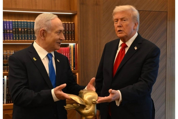 Netanyaxu AQSh prezidentiga oltin kaptar sovg‘a qildi