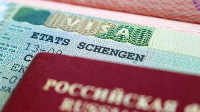 Evrokomissiya rossiyaliklarga viza berishni taqiqlashni rejalashtirmoqda — EUObserver 