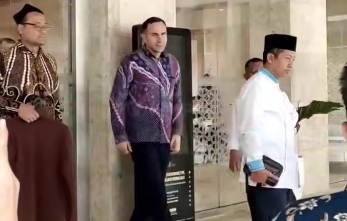 Темур Кападзе Индонезия терма жамоасида қанча маош олади?