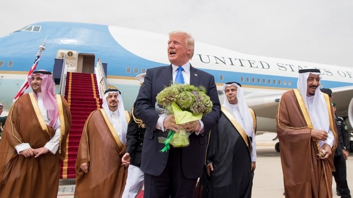 Axios: Tramp Saudiyada mintaqa davlatlari rahbarlari bilan uchrashmoqchi