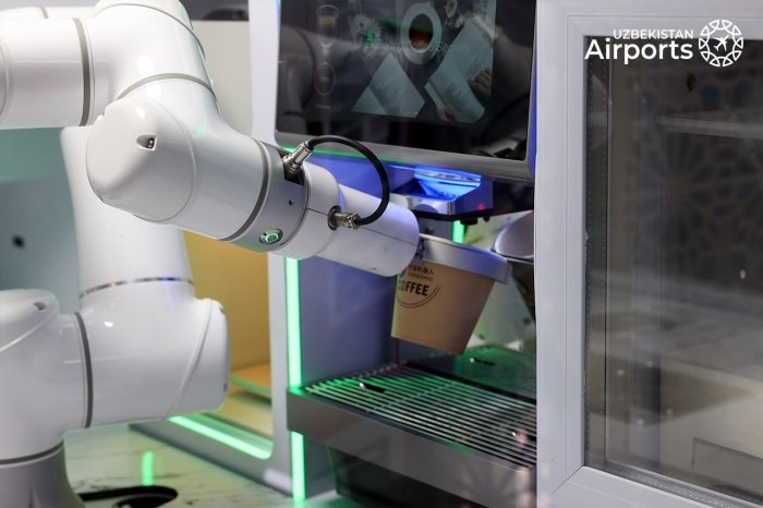 Тошкент аэропортида Ўзбекистондаги биринчи роботлаштирилган “қаҳвахона” очилди