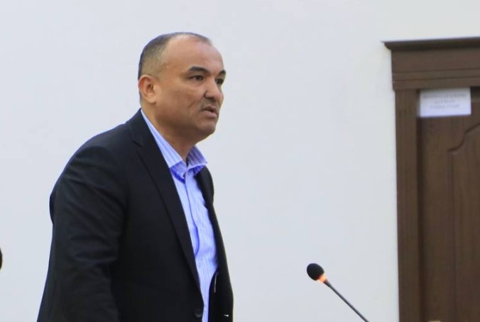 “Bu meni xatom, ming marta uzr so‘rayman” — Andijonda viloyat hokimi o‘rinbosari noqonuniy uy qurilishiga ruxsat bergani uchun aholidan uzr so‘radi
