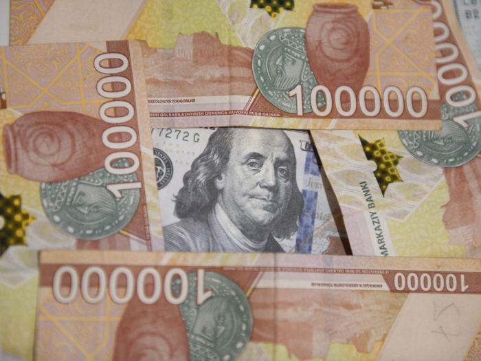 Доллар 12,200 дан ошди