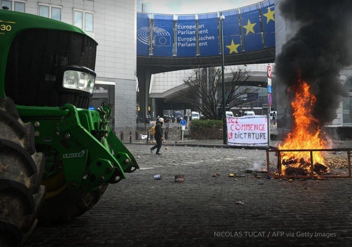 Bryusselda fermerlarning norozilik namoyishlari tartibsizliklar bilan yakunlandi