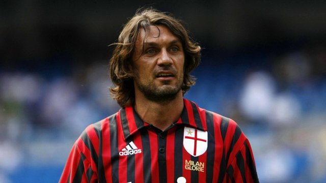 Futbol tarixidagi eng kuchli qanot himoyachilari reytingi tuzildi (top-10)
