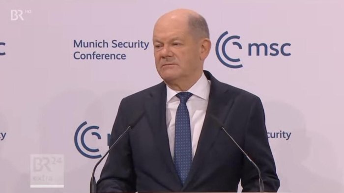 Shols Myunxendagi xavfsizlik konferensiyasida AQSh va Rossiya o‘rtasida to‘g‘ridan-to‘g‘ri aloqalar o‘rnatilishini qo‘llab-quvvatlab, urushni tezroq tugatish zarurligini ta’kidladi
