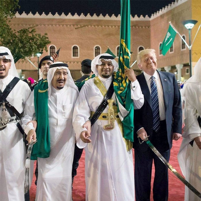 АҚШ президенти Трамп Саудия Арабистони билан йирик сармоявий келишувни эълон қилди