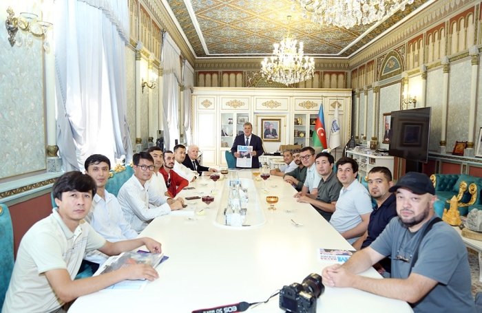 Akademik Isa Gabibbeyli vstretilsya s predstavitelyami nauki i kulturi Uzbekistana