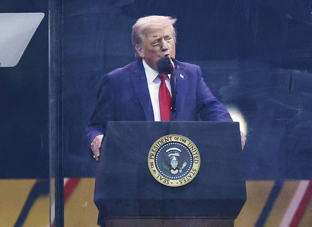 Трамп: "Барча Теҳронни зудлик билан тарк этсин!"