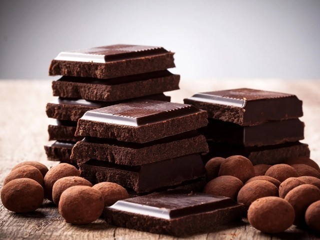 Қора шоколаднинг фойдали жиҳатлари маълум қилинди