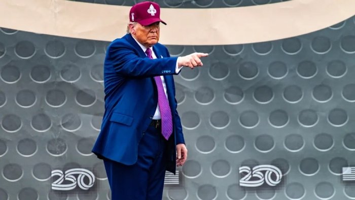 Трамп АҚШдаги оммавий норозилик намойишларини “ташқи душман”нинг бостириб кириши деб атади