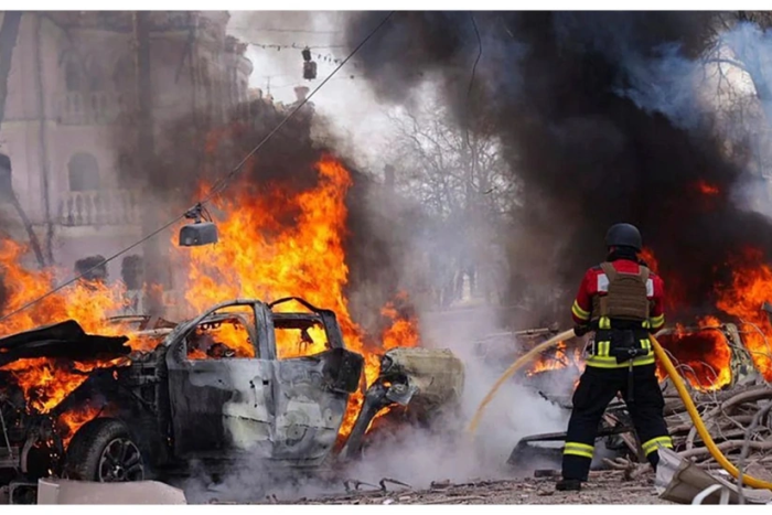 Россиянинг Суми яқинидаги ракета зарбаси 2 кишининг ҳаётига зомин бўлди, 5 киши яраланди