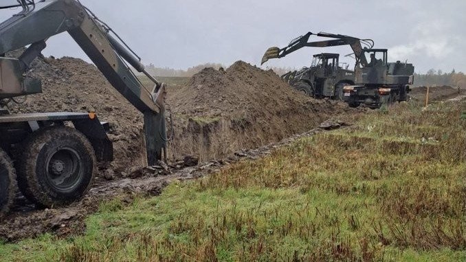 Polsha Rossiya bilan chegarada istehkomlar qurishni boshladi