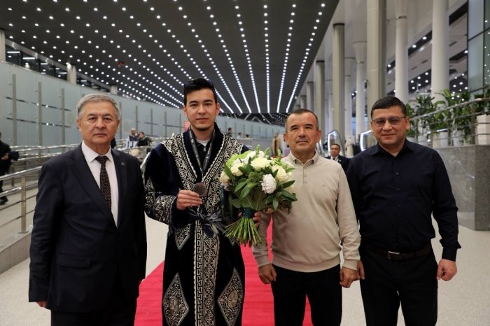 Нодирбек Абдусатторов тантанали тарзда кутиб олинди