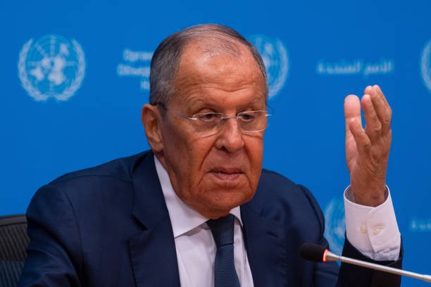 Lavrov Laos Bosh vaziri bilan ASEAN tashqi ishlar vazirlari yig‘ilishida Blinkenning qarshisida o‘tirdi