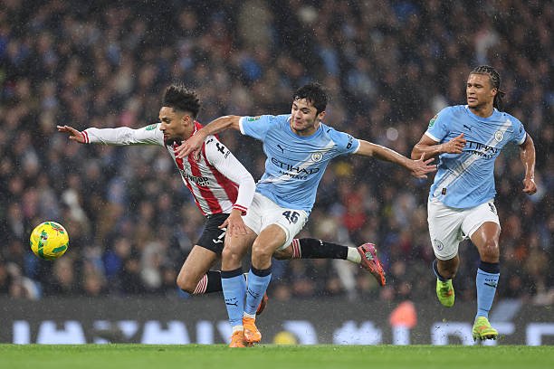 "Манчестер Сити" "Брентфорд"ни мағлуб этиб, Англия Лига кубоги ярим финалига йўл олди, Хусанов тўлиқ ўйнади