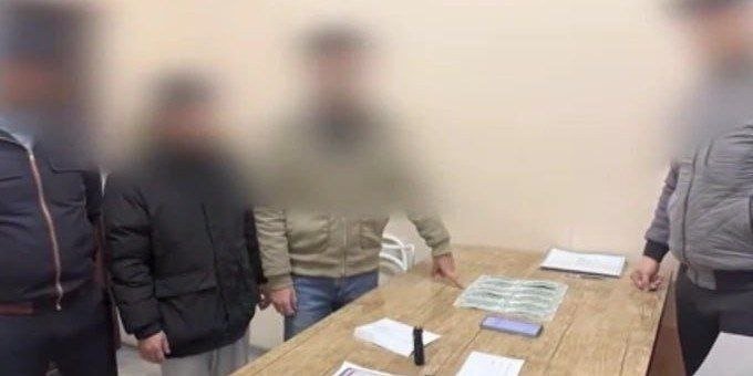 Навоийда 1000 доллар эвазига ИИОга ишга киритиш ва «права» олиб беришни ваъда қилган шахс қўлга олинди