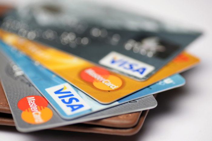 Visa va MasterCard Rossiyadagi faoliyatini to‘xtatayotganini e’lon qildi