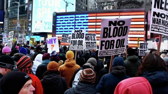 Колумбия Венесуэла фуқароларининг оммавий оқимига тайёрланмоқда