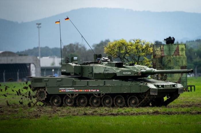 Германия Leopard 2 танкларининг бир қисмини Украинага топширгандан кейин паркини тўлдиради