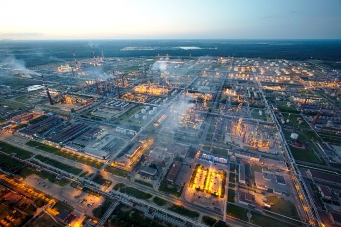 Украина дронлари Россиядаги энг йирик нефтни қайта ишлаш заводларидан бирига ҳужум қилди