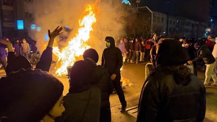 Эронда мамлакатни глобал интернетдан узишга тайёргарлик кўрилмоқда