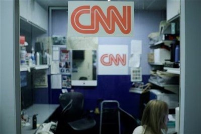 Матбуот билан қарама-қаршилик: CNN журналистига Трамп билан учиш тақиқланди