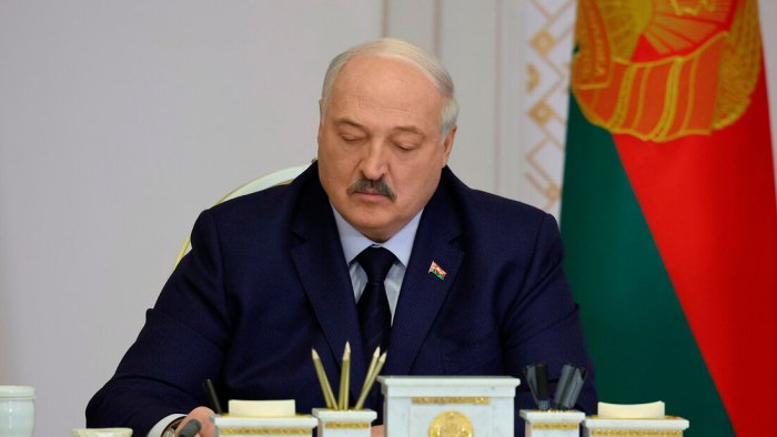 Lukashenko 8 ming mahkumga amnistiya qo‘llash to‘g‘risidagi qonunni imzoladi