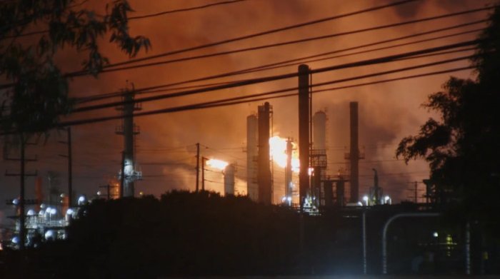 АҚШда нефтзавод портлаб кетди