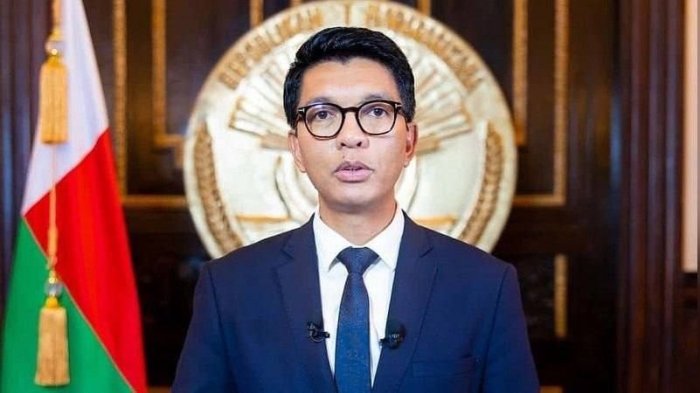 Madagaskar prezidenti Andri Radzuelina mamlakatni tark etganini rasman tasdiqladi