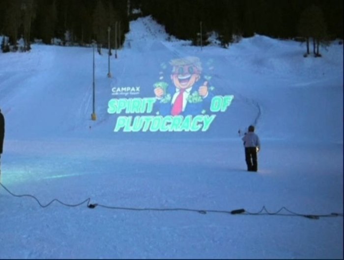 Трамп Давос Халқаро иқтисодий форумида қатнашиш учун жўнаб кетди