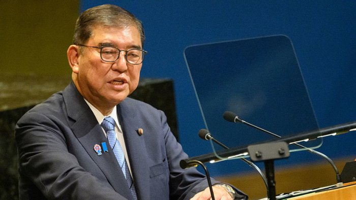 Япония собиқ бош вазири ядро қуролига эгалик қилиш оқибатлари ҳақида огоҳлантирди