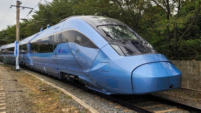 «Тошкент-Самарқанд» тезюрар поезди қатнов вақтини 1,5 соатгача қисқартиради