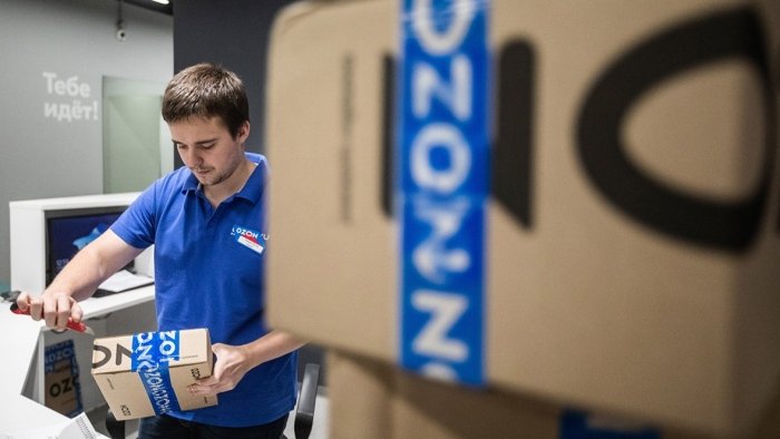 Екатеринбургда ўнлаб «Ozon» курерлари оммавий рейсларга чиқишдан бош тортган ҳолда иш ташлашди