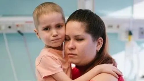 Eron raketalari yetti yashar ukrainalik qizaloq va uning onasining hayotiga zomin bo‘ldi