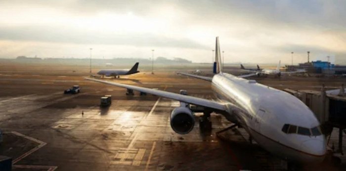 Yonilg‘i narxining keskin oshishi fonida dunyo bo‘ylab aviakompaniyalar parvozlarni qisqartirmoqda