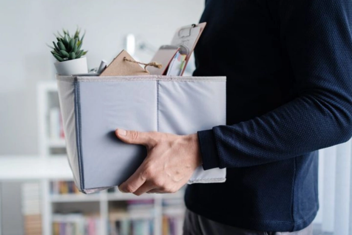 Иқтисодий қийинчиликлар АҚШда рекорд даражадаги ишдан бўшатишларга олиб келмоқда