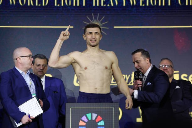 Isroil Madrimov Ortisdan yarim kilogramm og‘irroq tosh bosdi