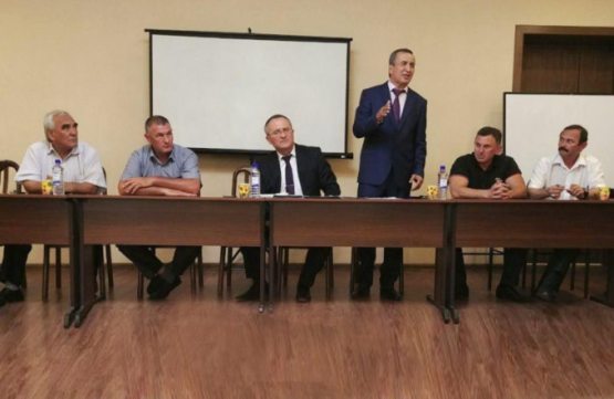 Samarqand karate federasiyasida bitta ham tatami yo‘qligi, viloyatdagi 14 tumanda esa karate seksiyalari mavjud emasligi ma’lum bo‘ldi