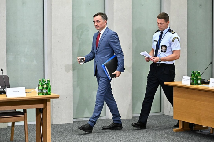 Bosh prokuratura Adliya vazirligining sobiq rahbarini hibsga olishga buyruq berdi