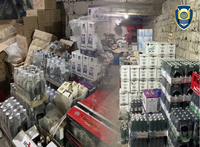 Samarqand shahrida sifatini tasdiqlovchi hujjatlari bo‘lmagan va qalbaki aksiz markali alkogol mahsulotlarini muomalaga kiritilishining oldi olindi