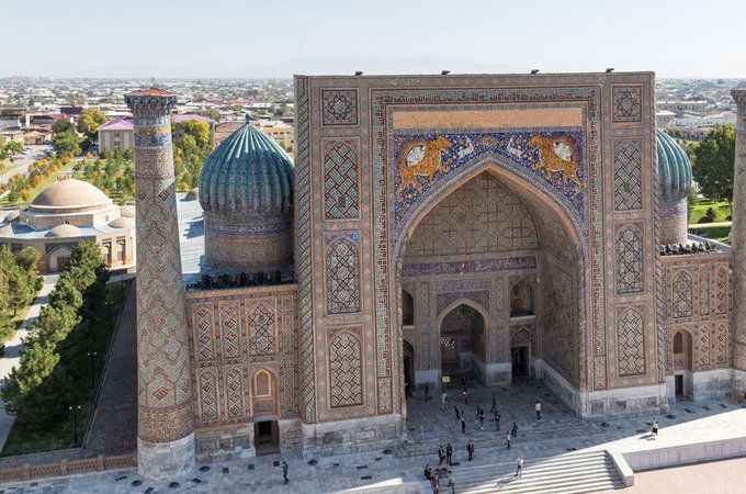 Samarqanddagi Sherdor madrasasining fasadi AQSh ko‘magida qayta tiklanadi