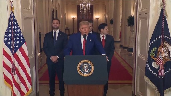 АҚШ Эроннинг ҳарбий кемаларини қўлга олиш ўрнига йўқ қилмоқда