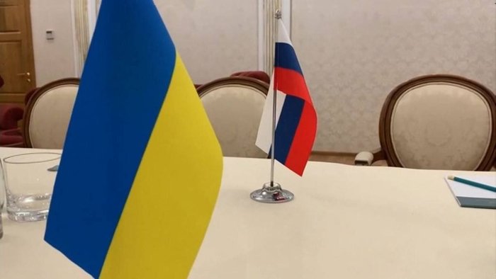 Ukraina va Rossiya vakillari Abu-Dabida rejadan tashqari bevosita muzokaralarni boshladi