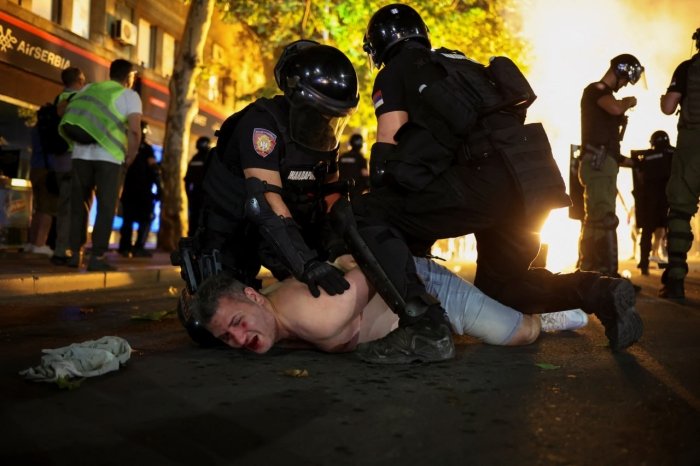 Белградда митингдан сўнг полиция билан тўқнашувлар содир бўлди