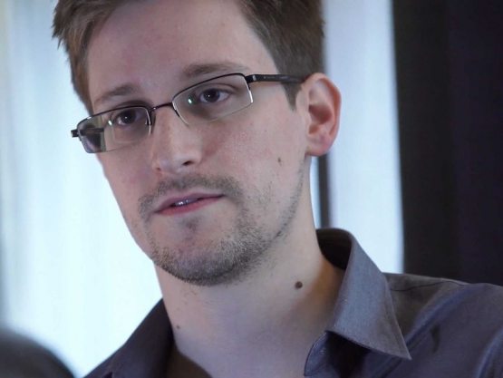 "Бу вахшийлик": Сноуден Facebook ва Googleни танқид қилди