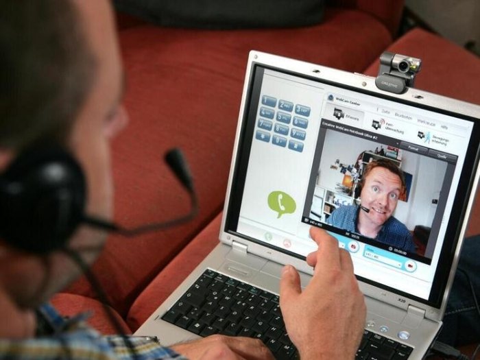 Amyel: Fransiya Amerika videokonferensiya xizmatlaridan voz kechmoqchi