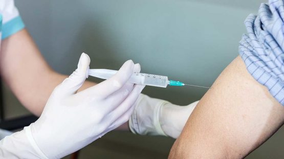 Koronavirusga qarshi vaksina sinovlarida ko‘ngilli sifatida kimlar qatnashishi mumkin?
