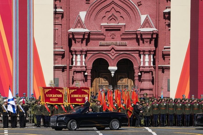 El Pais: “Путин ёлғиз эмас”