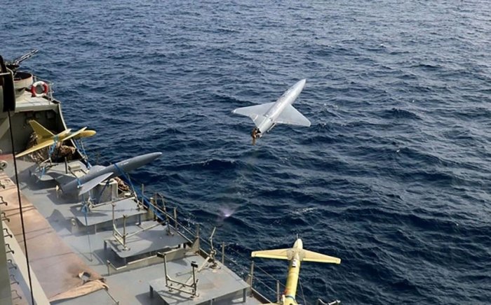 Ozodlik flotilasi faollari to‘qqiz soat davomida cho‘kayotgan kemadan evakuasiya qilinishini kutishmoqda